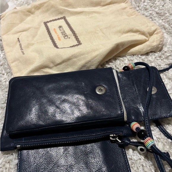 Old Trend crossbody bag. - Picture 1 of 10